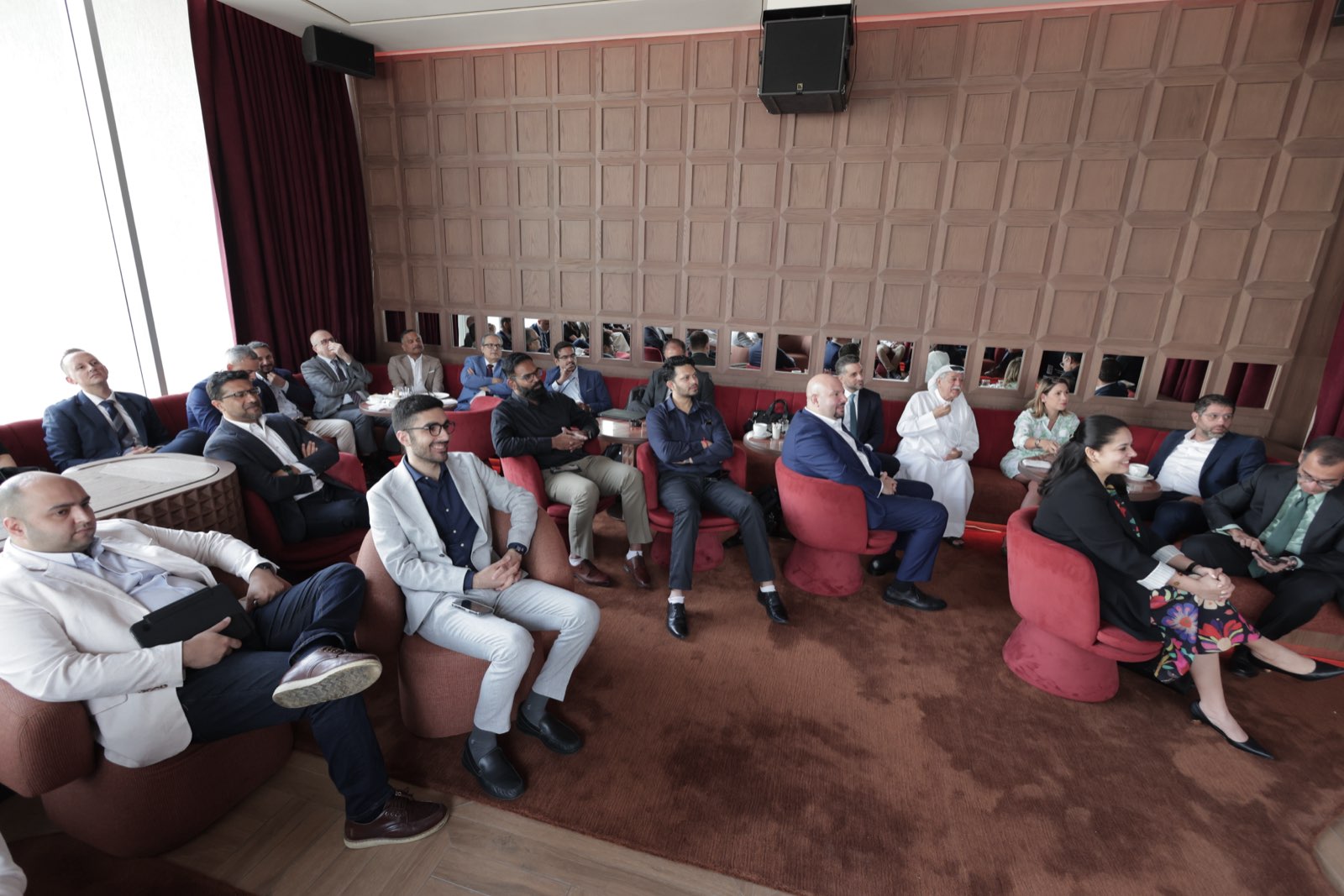 A speaker presenting at Agents of Insight Edition 1